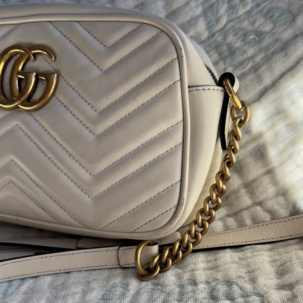 Gucci Beige Leather Crossbody with Gold Chain - Picture 4 of 14
